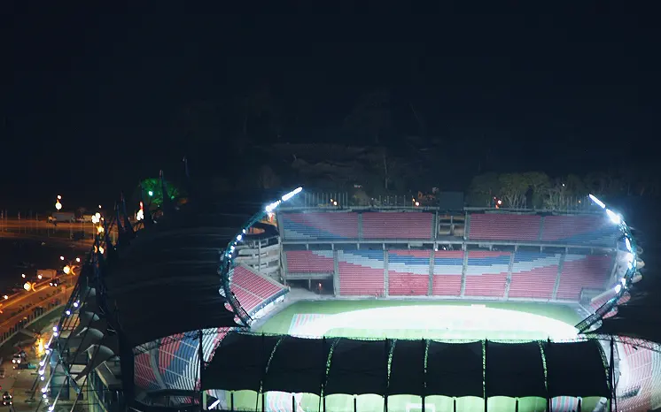 赛季末积分榜前的球门与场地全景(净胜球的陷阱与用处)